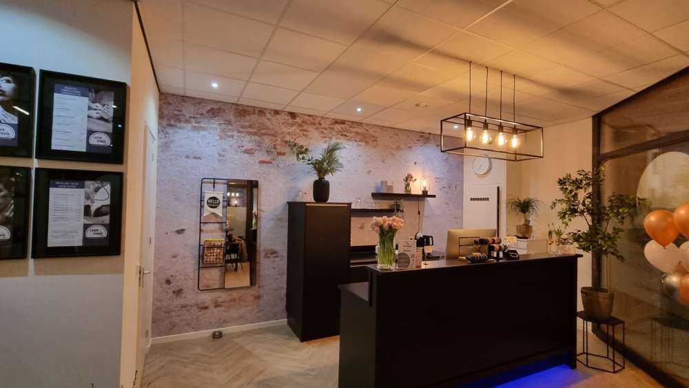 Gammal vägg med stuckatur