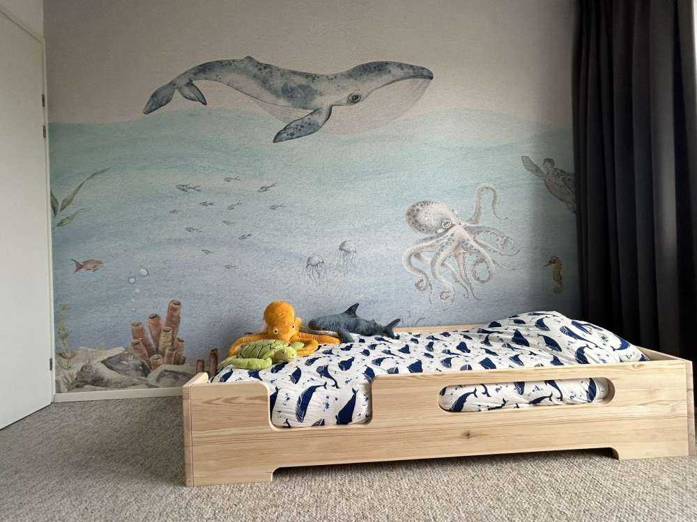 Undervattensvärld med en val