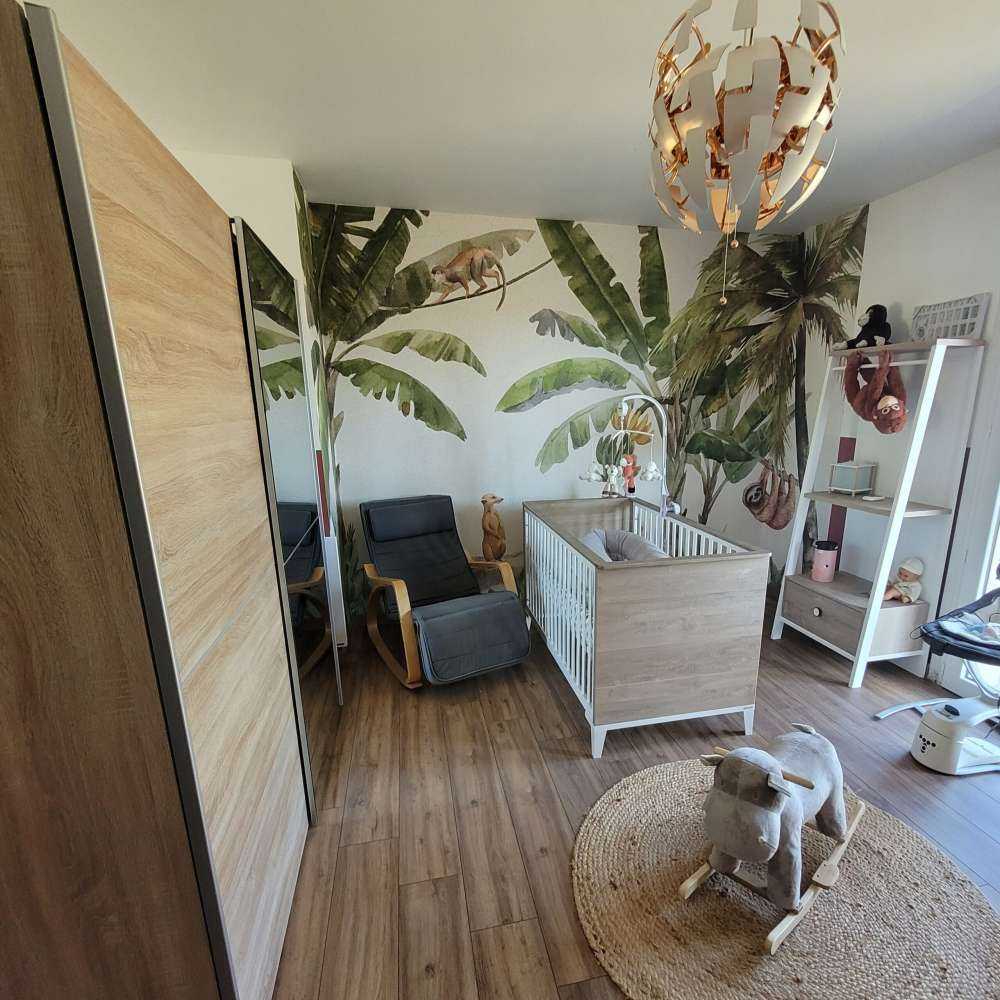 Jungle med farverige dyr