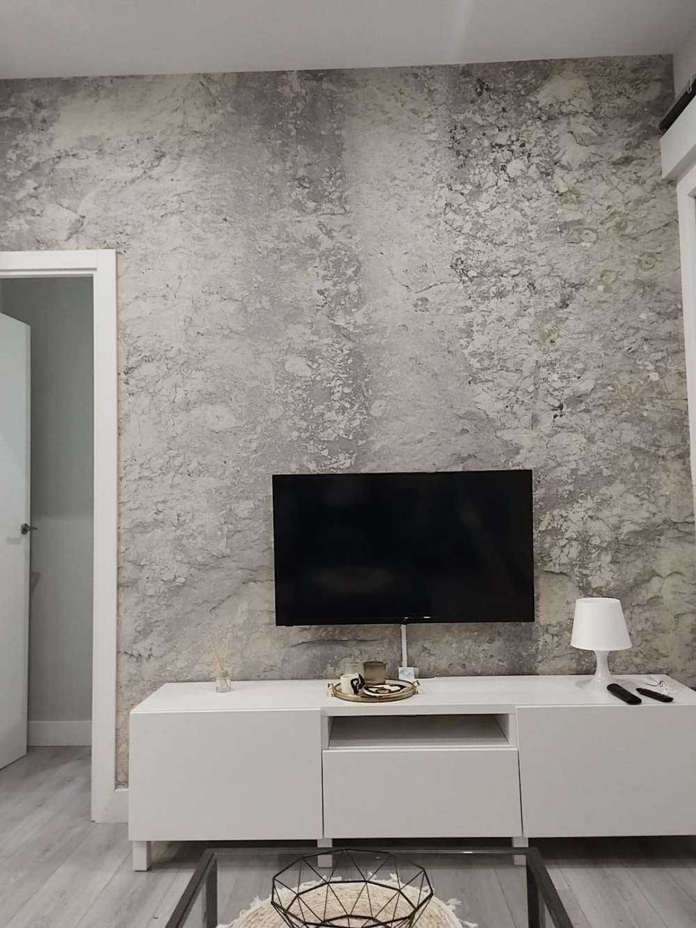 Beige stenvägg