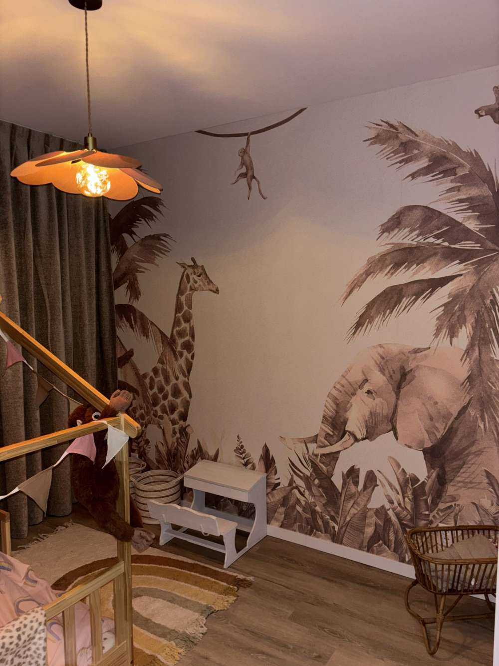 Forskellige jungledyr i taupe