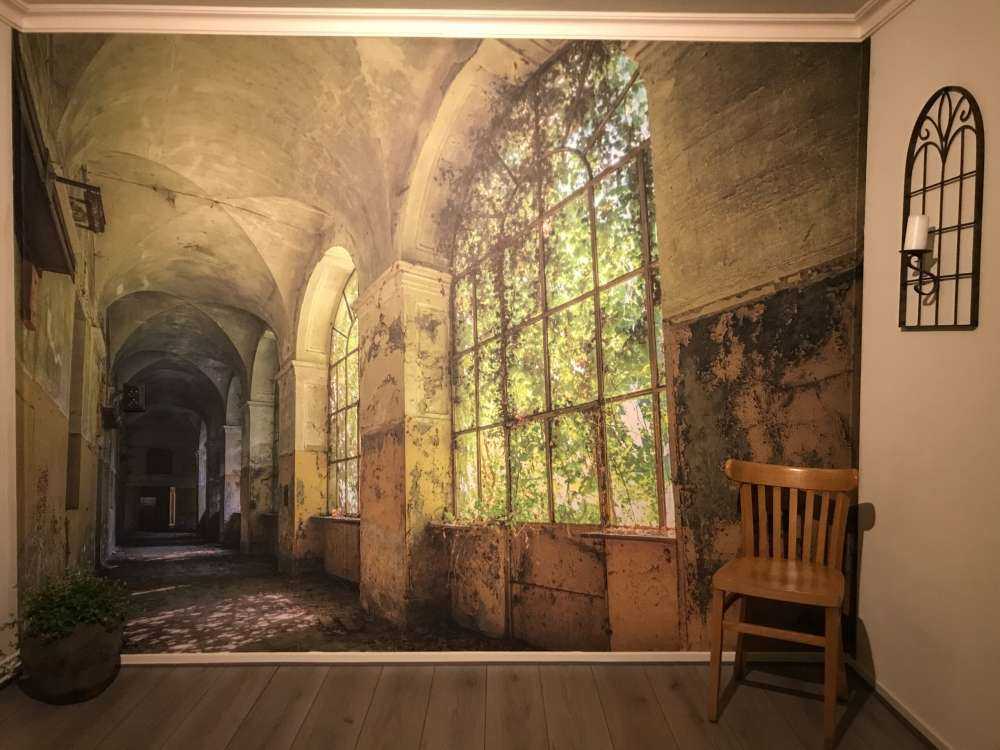 Gammal övergiven byggnad