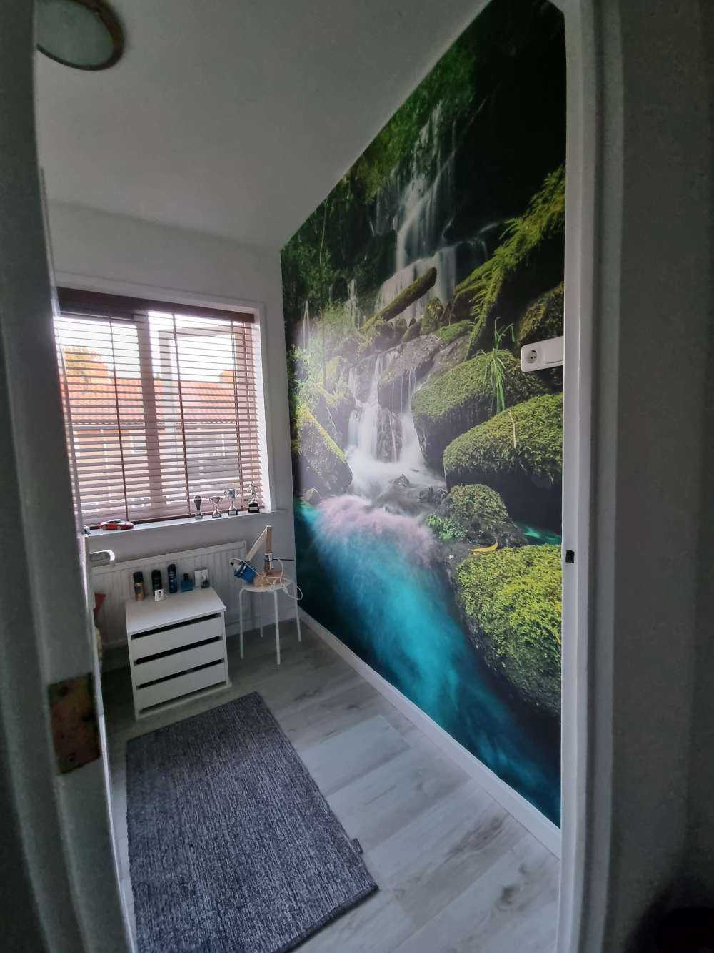 Vandfald i en jungle