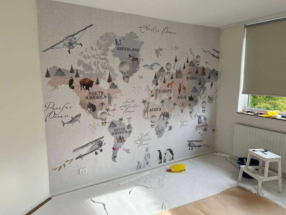 Världskarta med olika djur