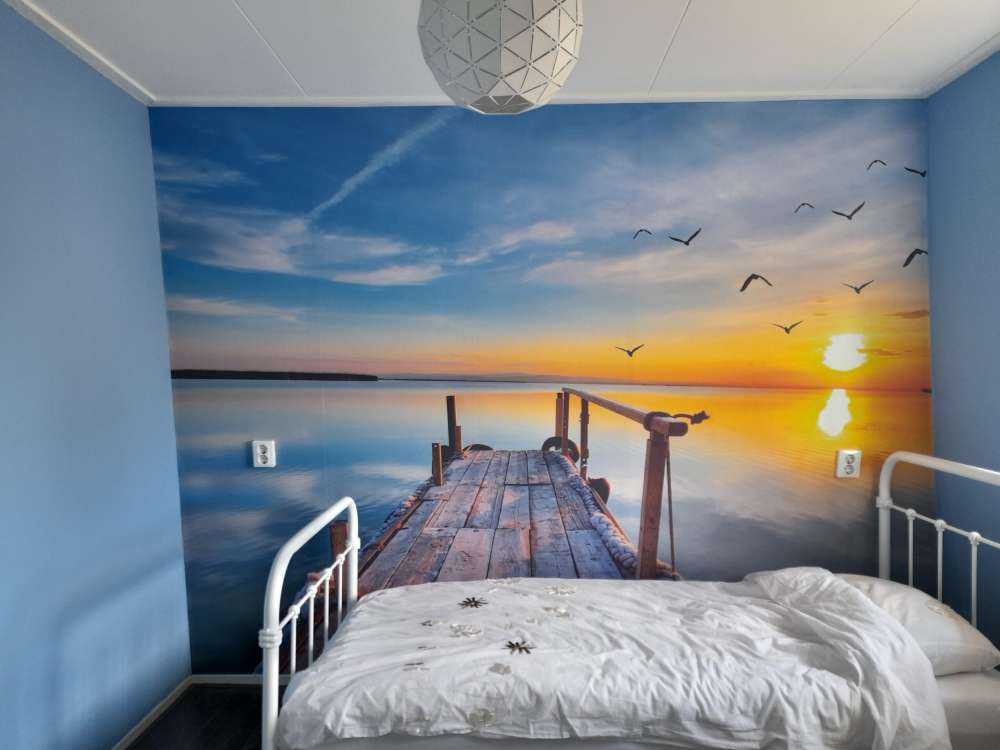 Fåglar ovanför havet