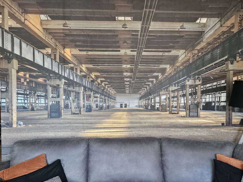 Gammel forlatt garasje