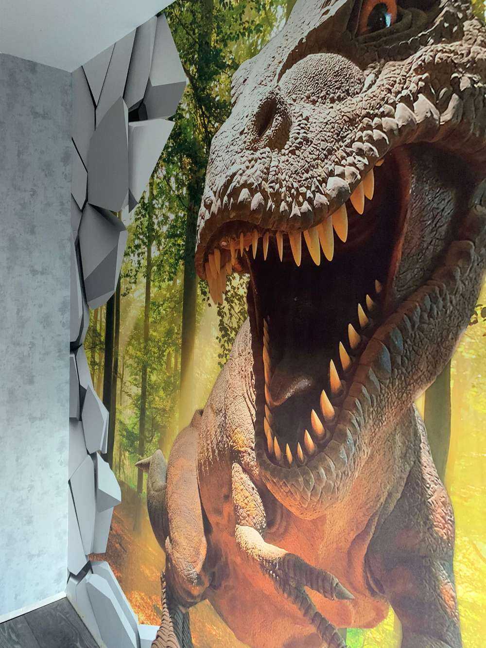 Dino i en vegg