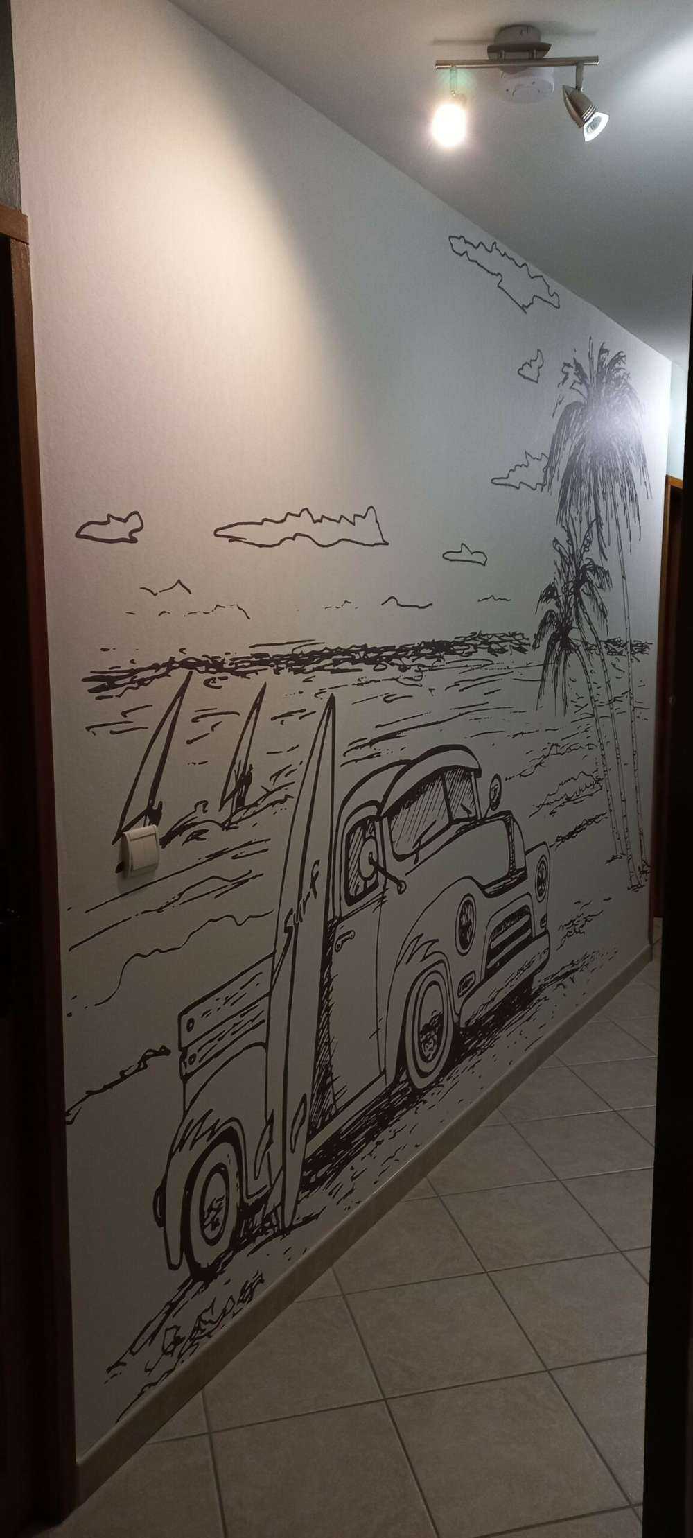 Tegnet strand i svart og hvitt