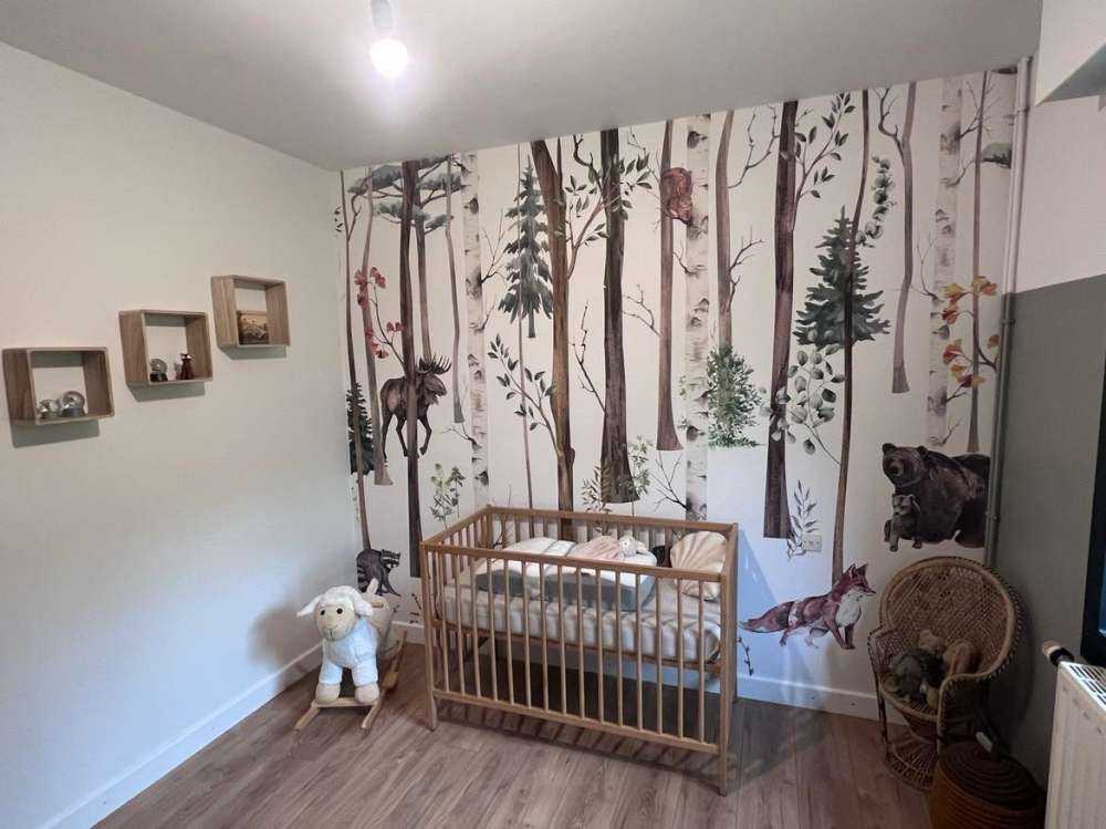 Tecknad skog med höstdjur