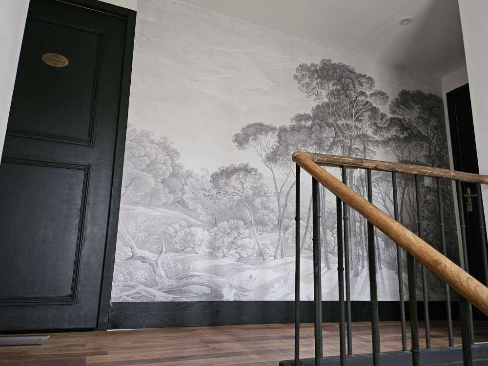 Skogslandskap nära Rom med nedåtgående sol