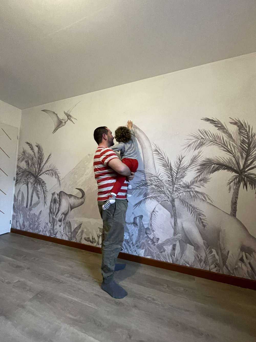 Dino er i svart og hvitt