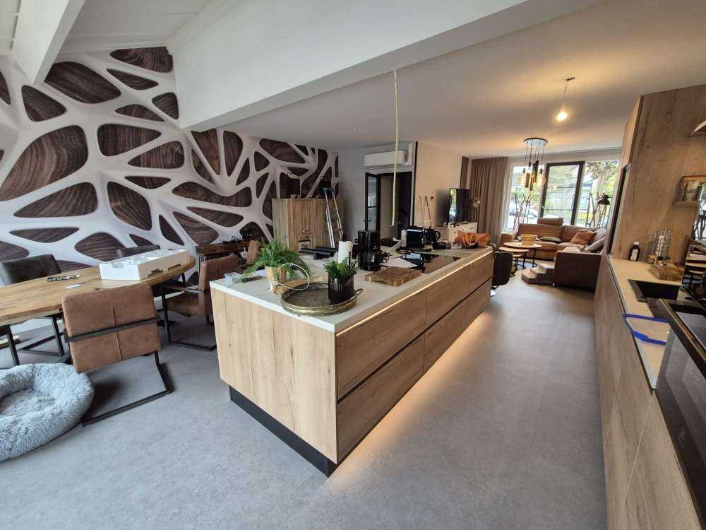 Hvitt mønster på tre