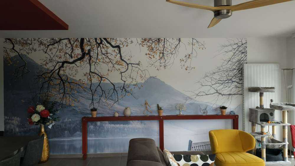 Bænk ved en stille sø