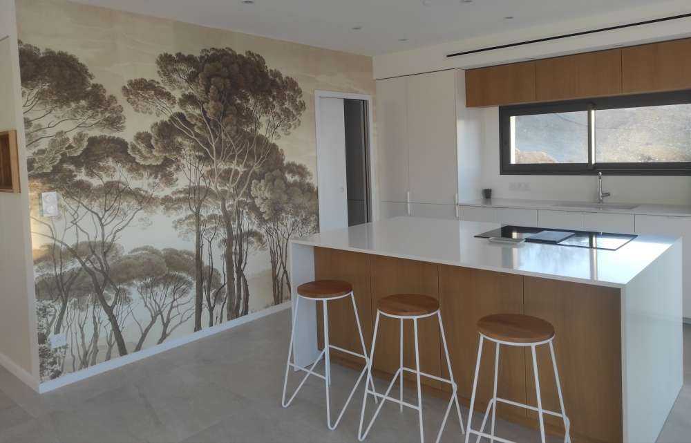 Skogslandskap nära Rom med nedåtgående sol