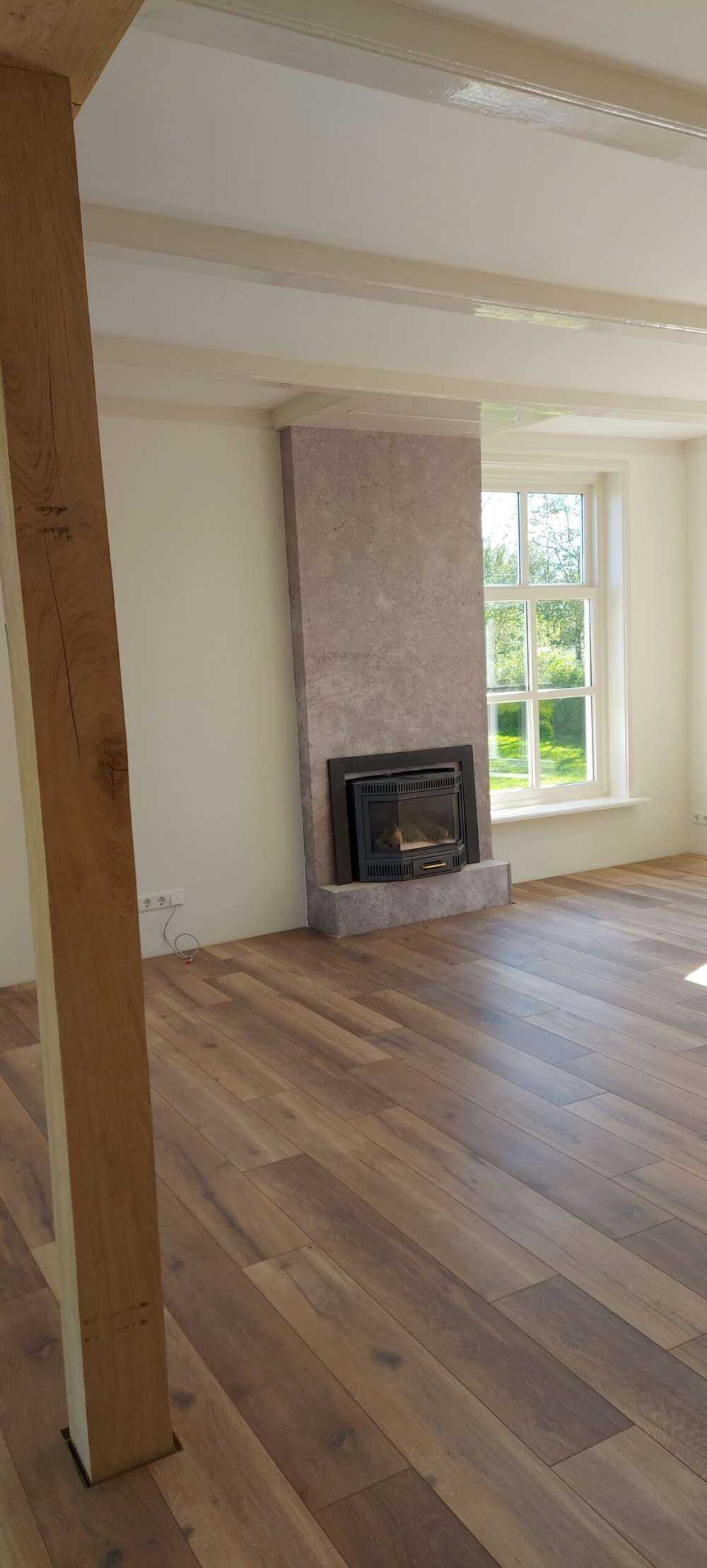 Mörk borstad betong