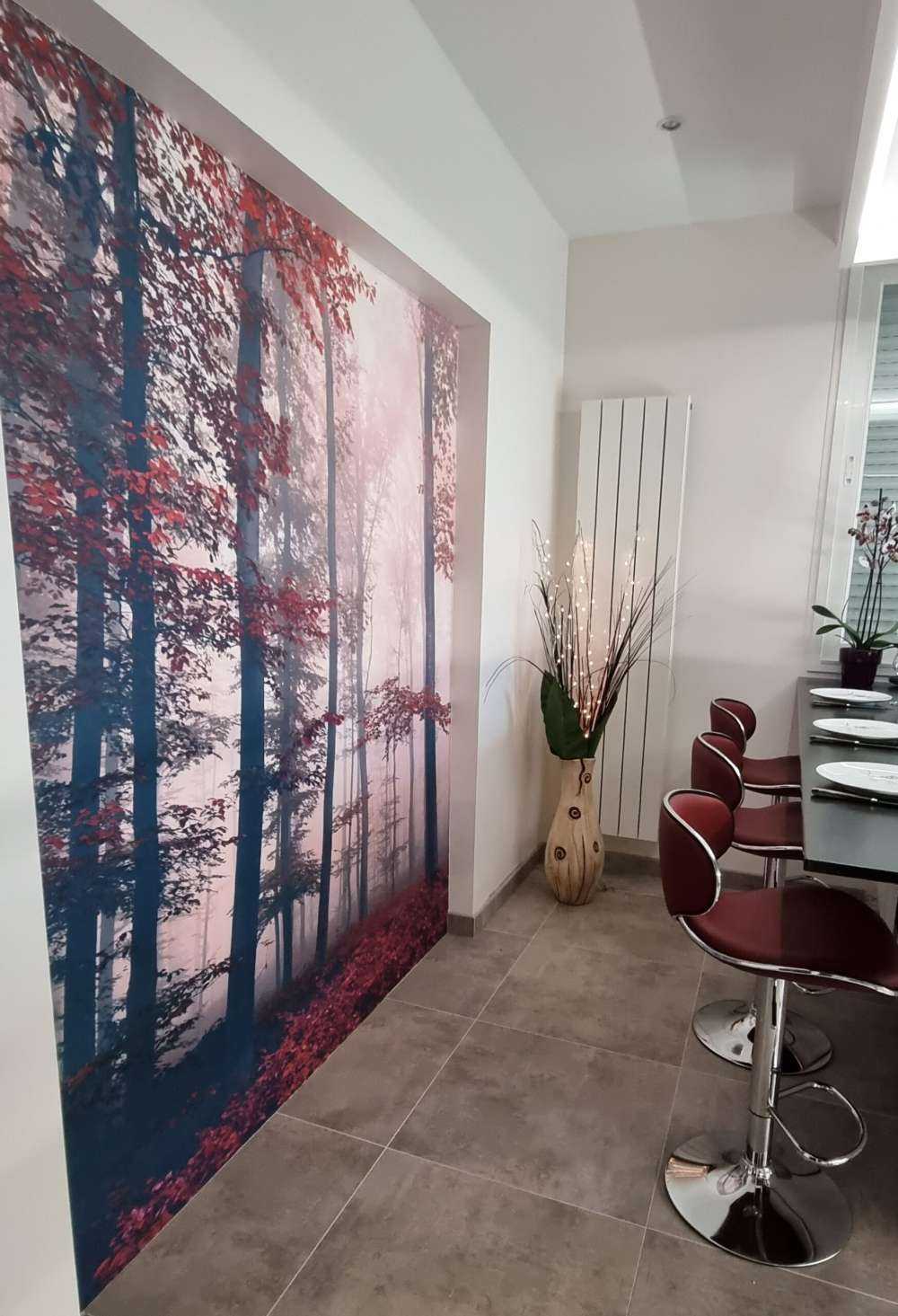 Rødt skovlandskab