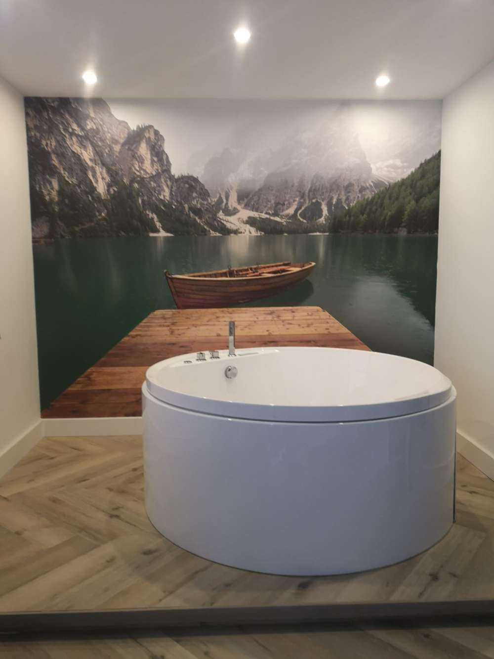 Båd ved anløbsbroen