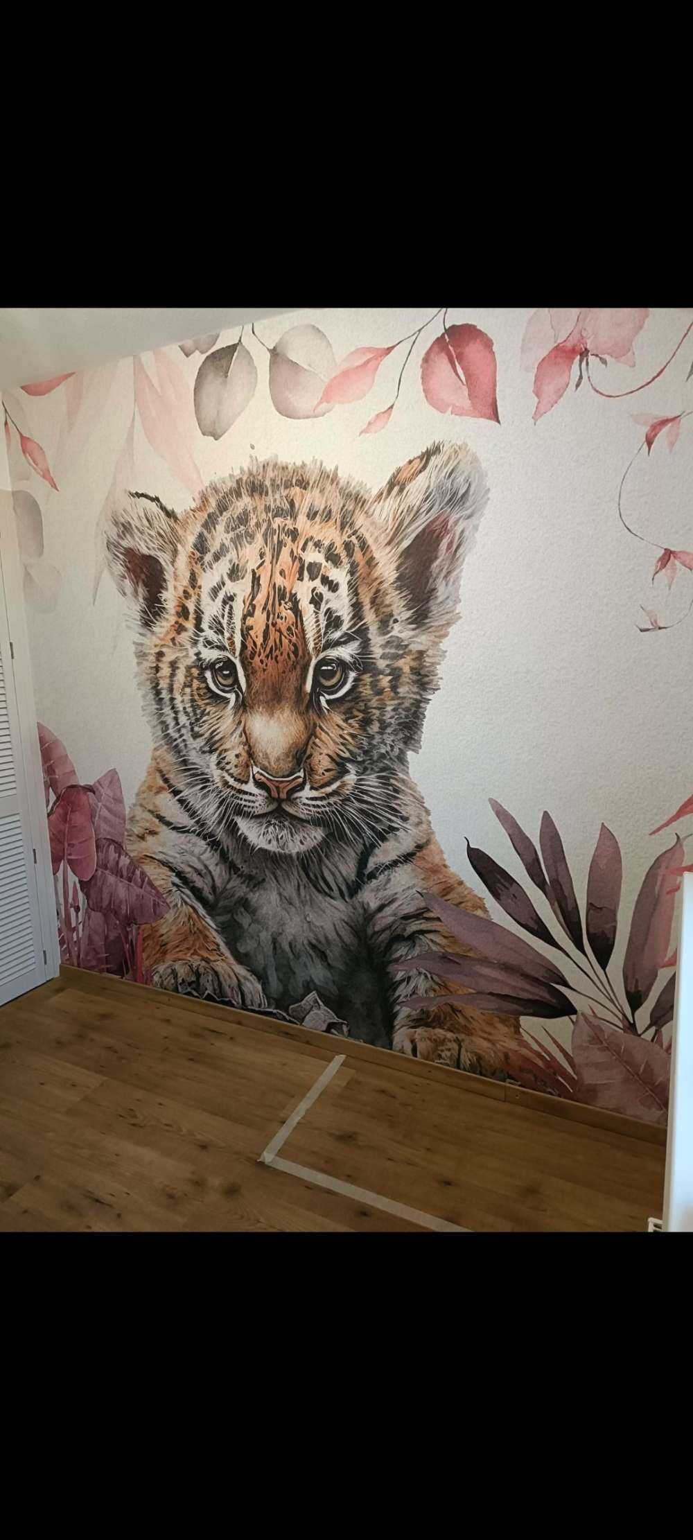 Söt tiger med växter rosa