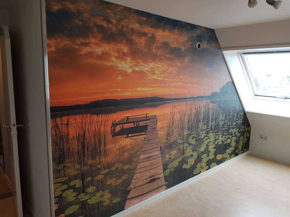 Soloppgang ved innsjøen