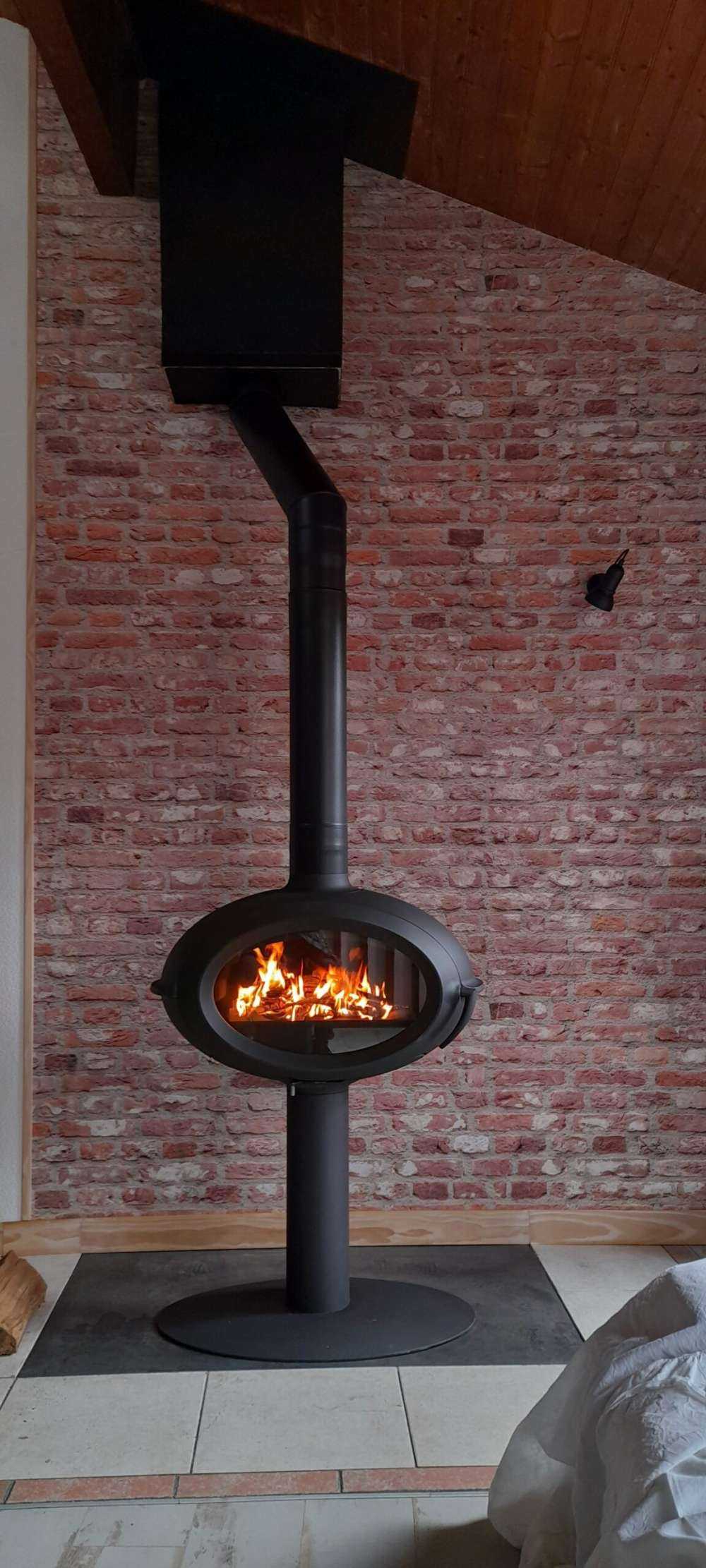 Vägg med tegelstenar i olika färger