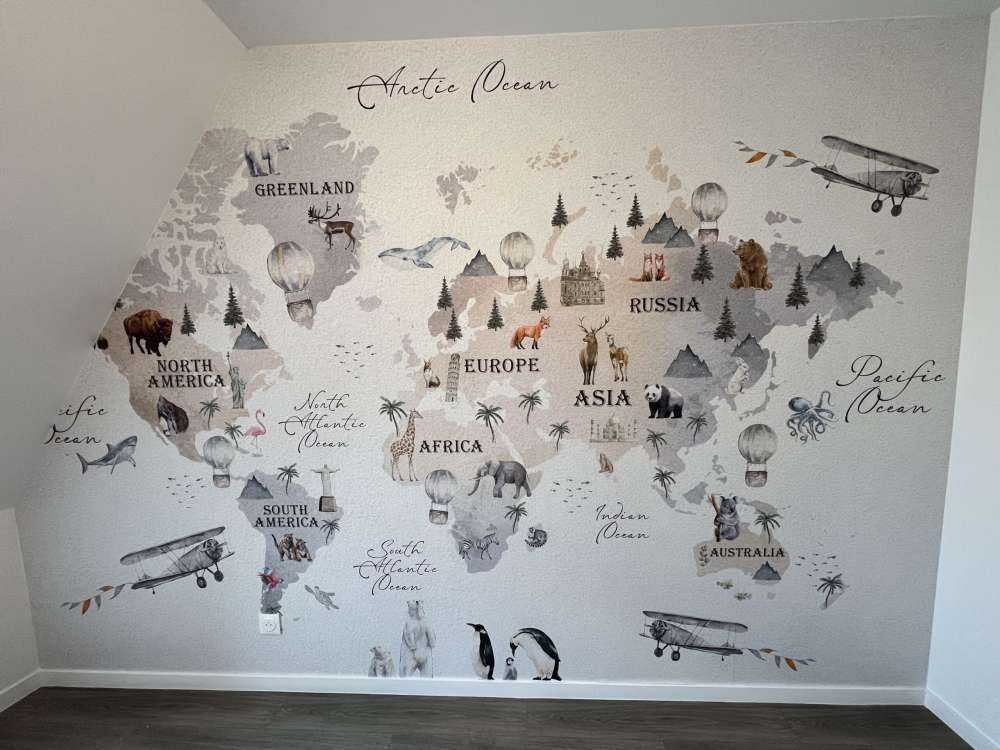 Världskarta med olika djur