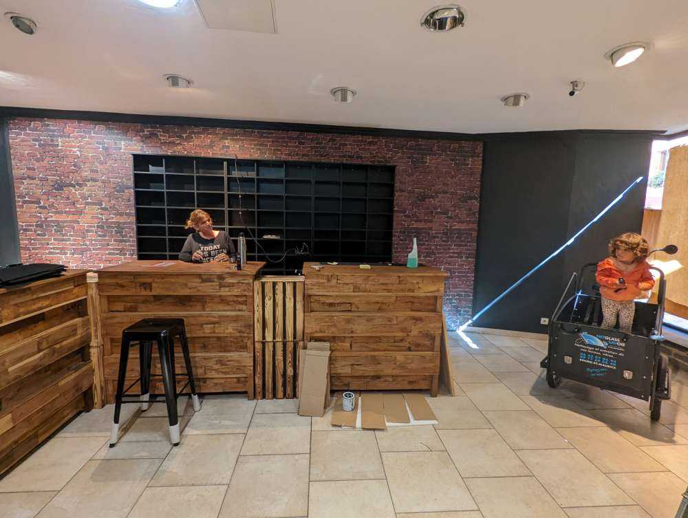 Gammel restaurert murvegg