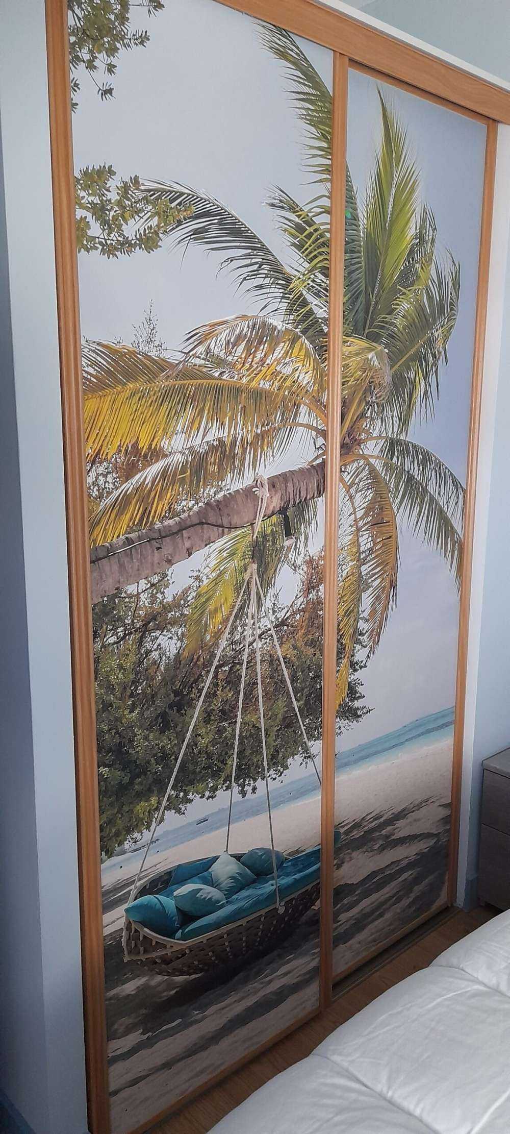 Tropisk strand med gynge