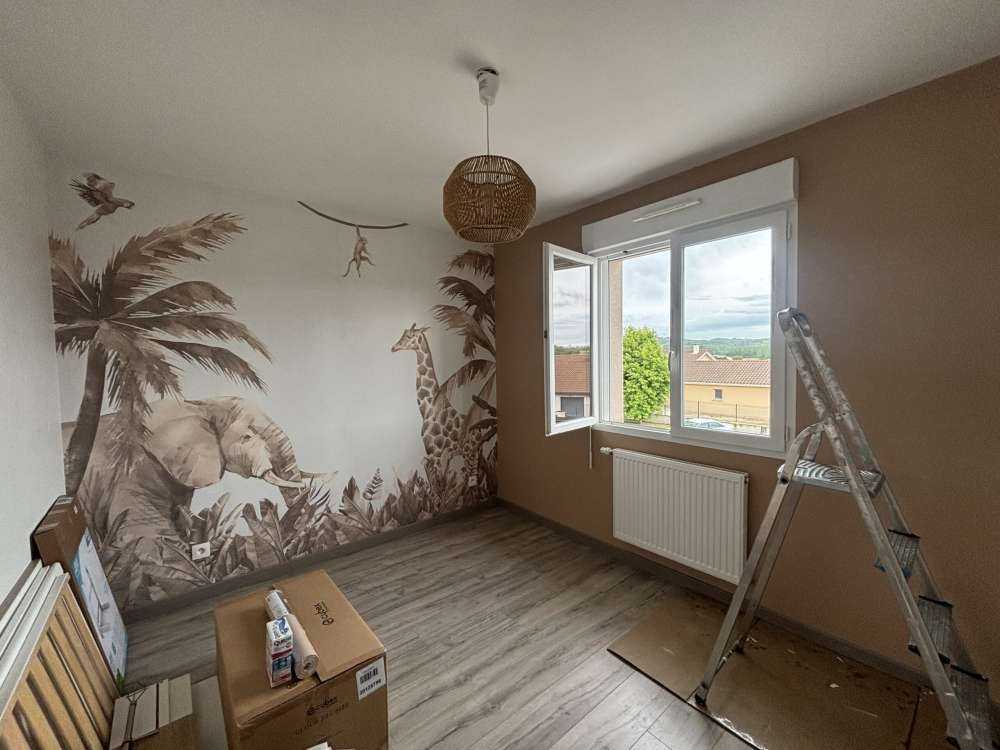 Forskellige jungledyr i taupe