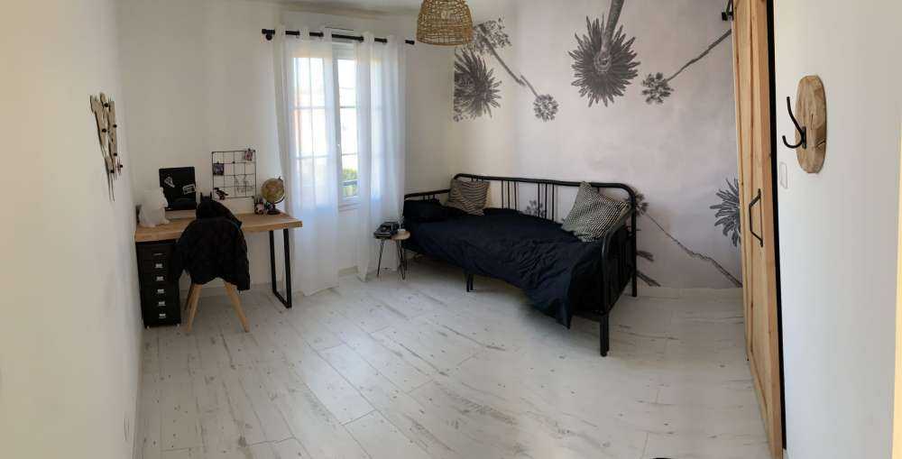 Sett nedenfra av palmer