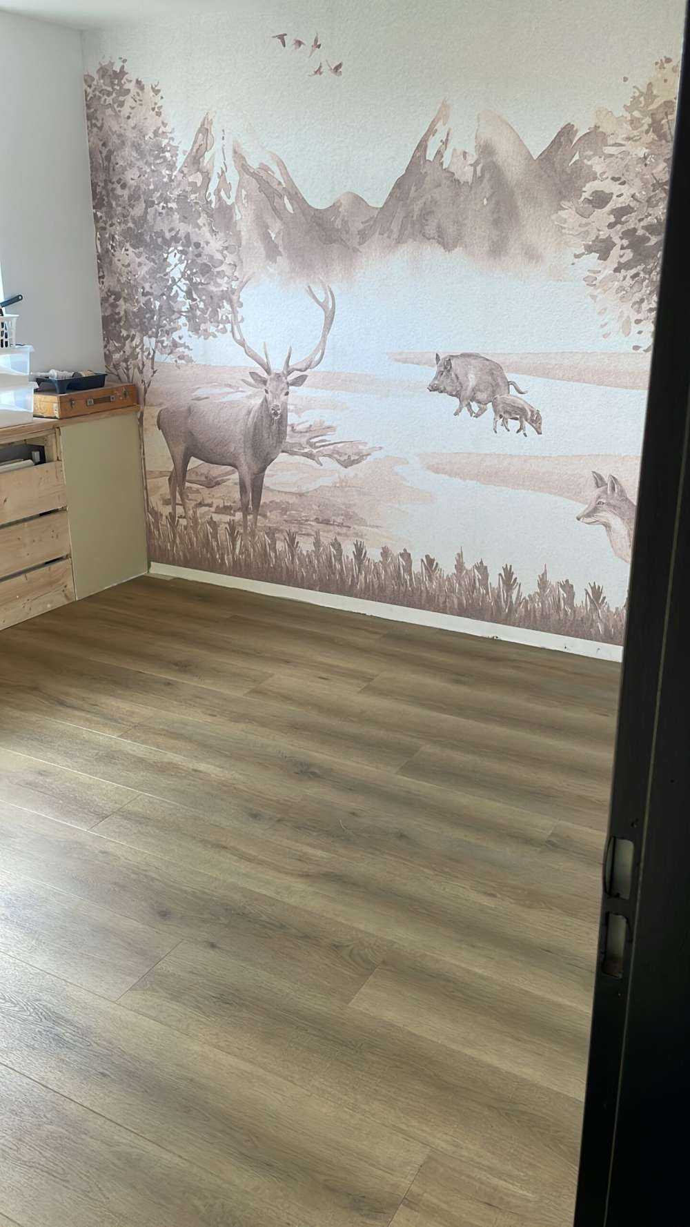 Skog med dyr i taupe
