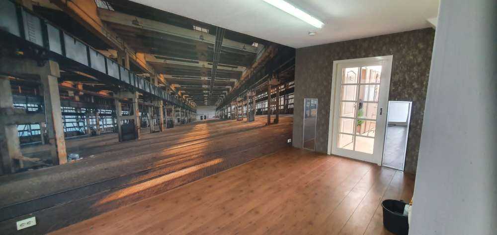 Gammel forlatt garasje