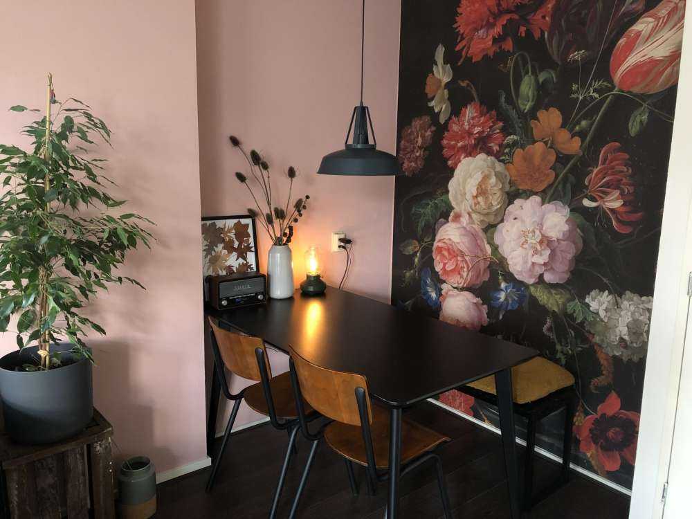 Stadig liv med blomster i en glasvase