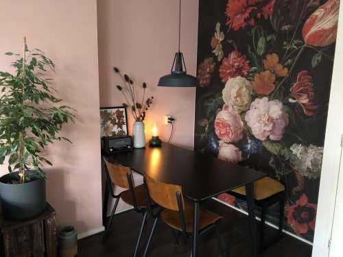 Stadig liv med blomster i en glasvase