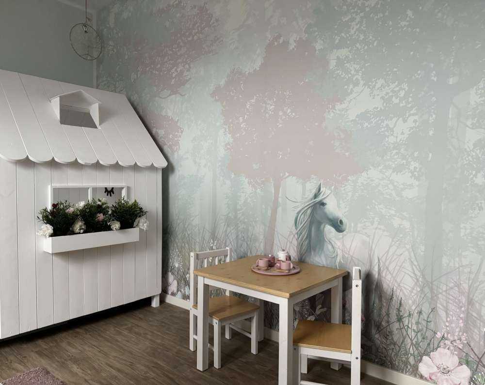 Blå og lyserød skov