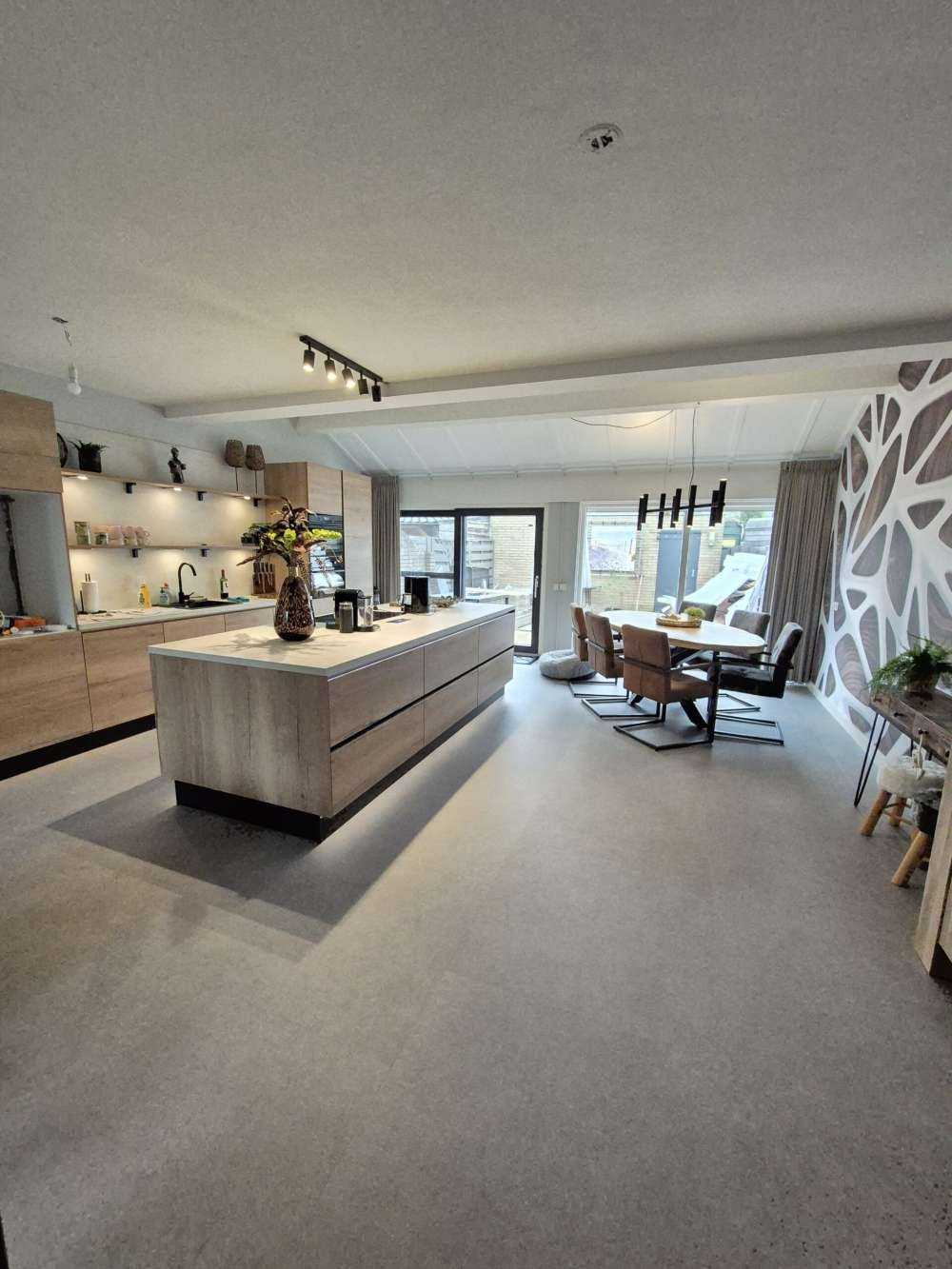 Hvitt mønster på tre