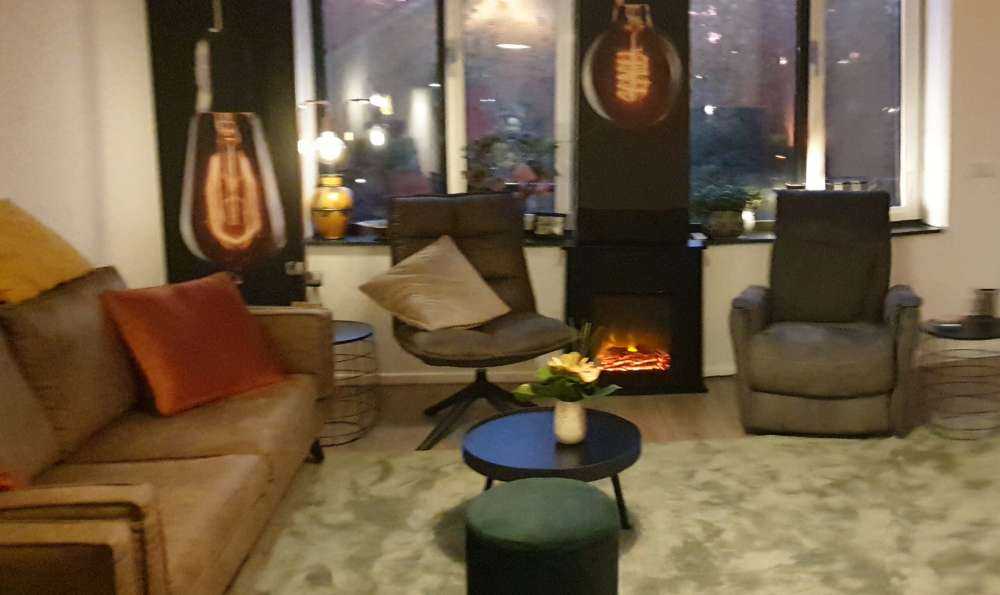 Lamper på svart tapet