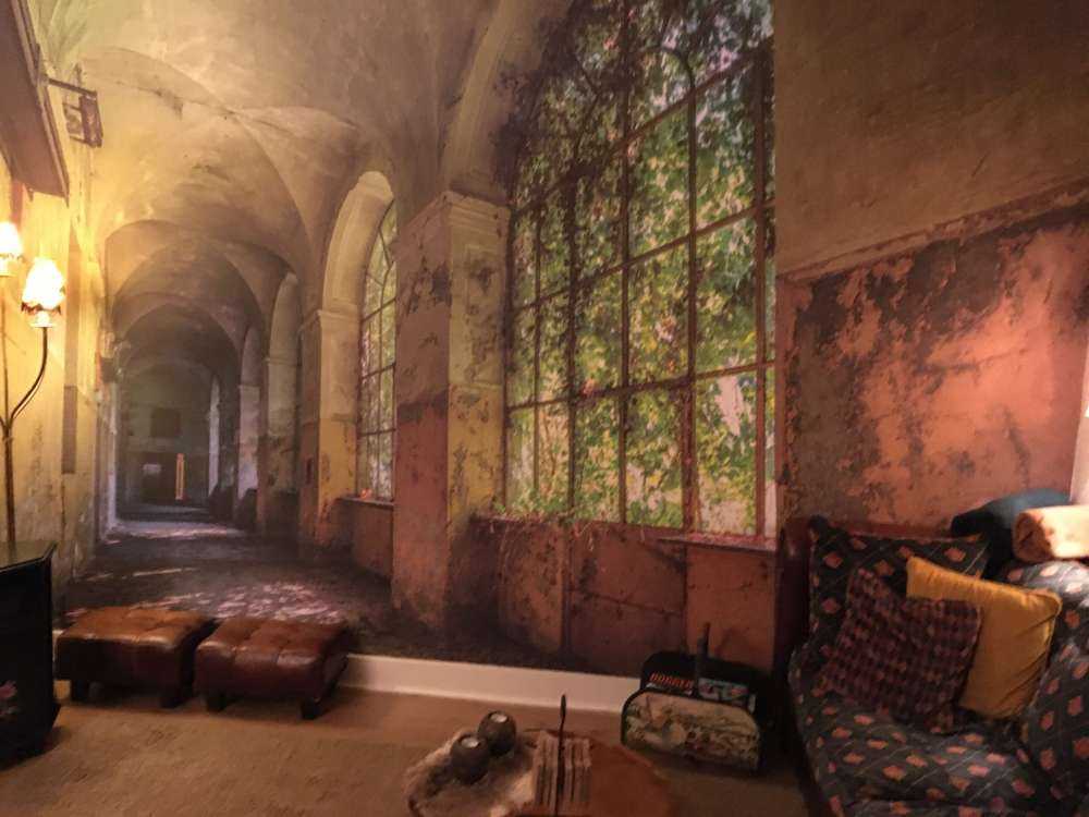 Gammal övergiven byggnad