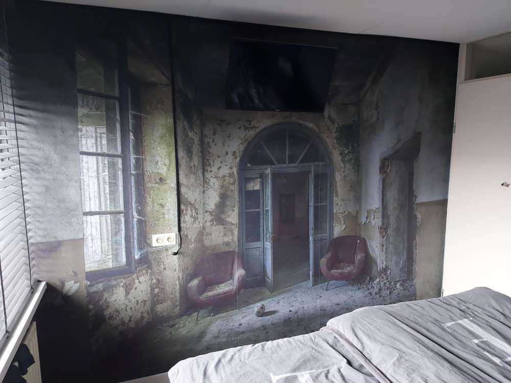 Gang i et forladt hus