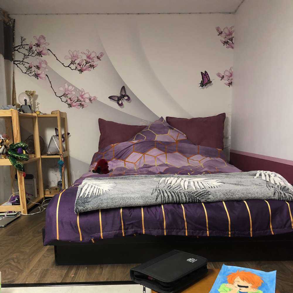 Hvit 3D bakgrunn med grasiøs blomst
