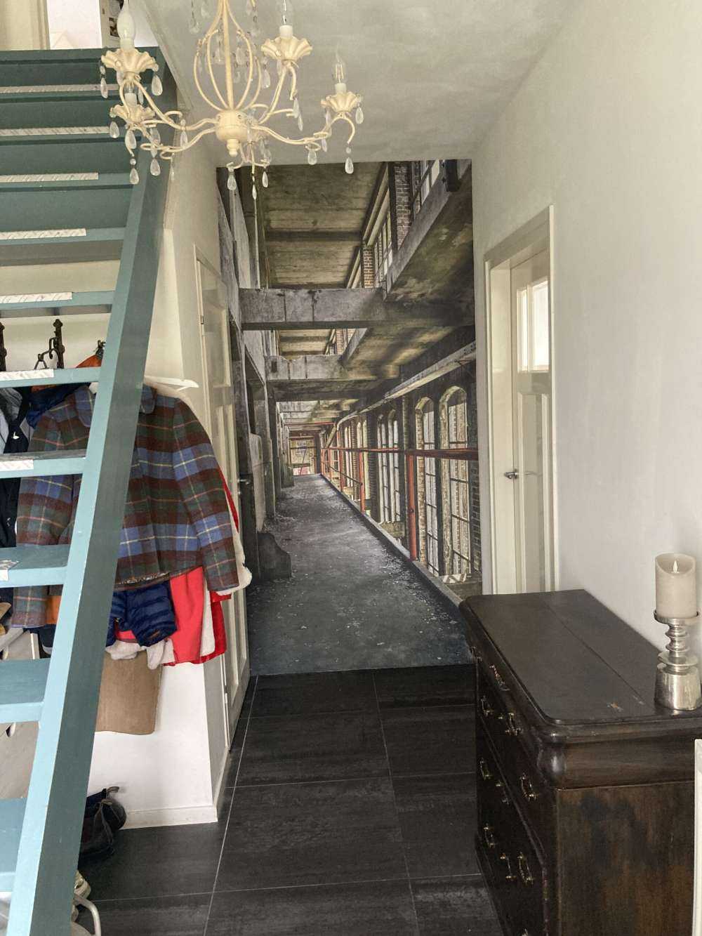 Gangvei i forlatt bygning