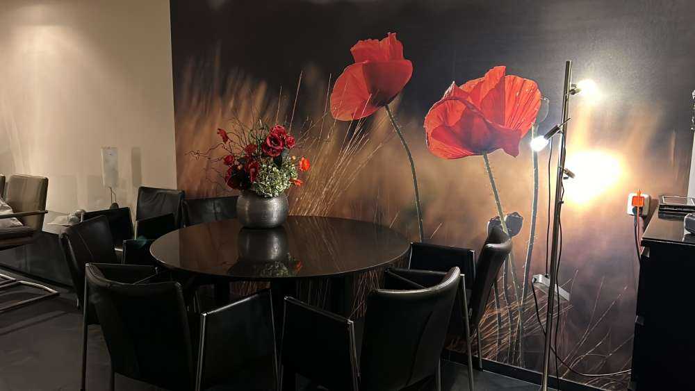 Vallmo i ett vetefält