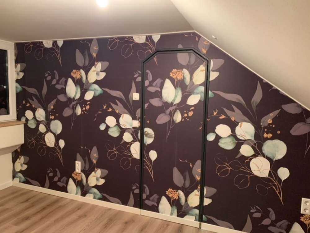 Mørkeblå blade med guld