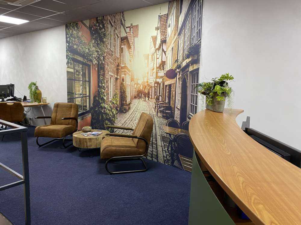 Solnedgang i en gammel gade