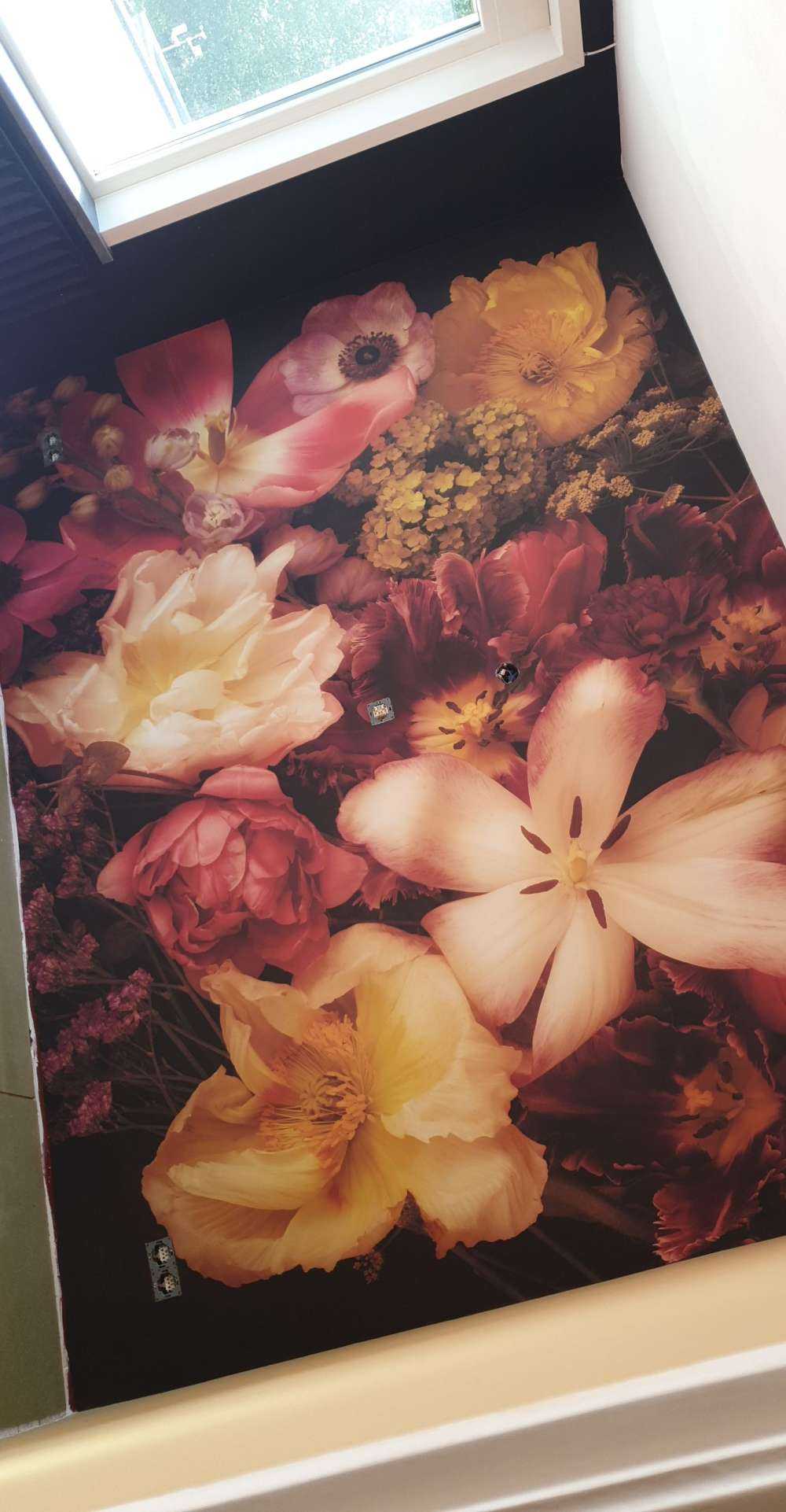 Vacker och färgglad blomsterkrans