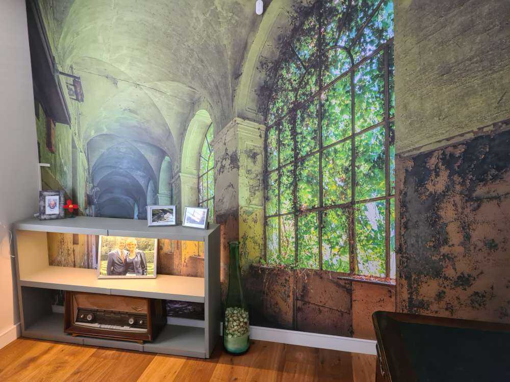 Gammal övergiven byggnad