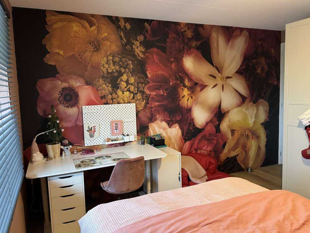 Vacker och färgglad blomsterkrans