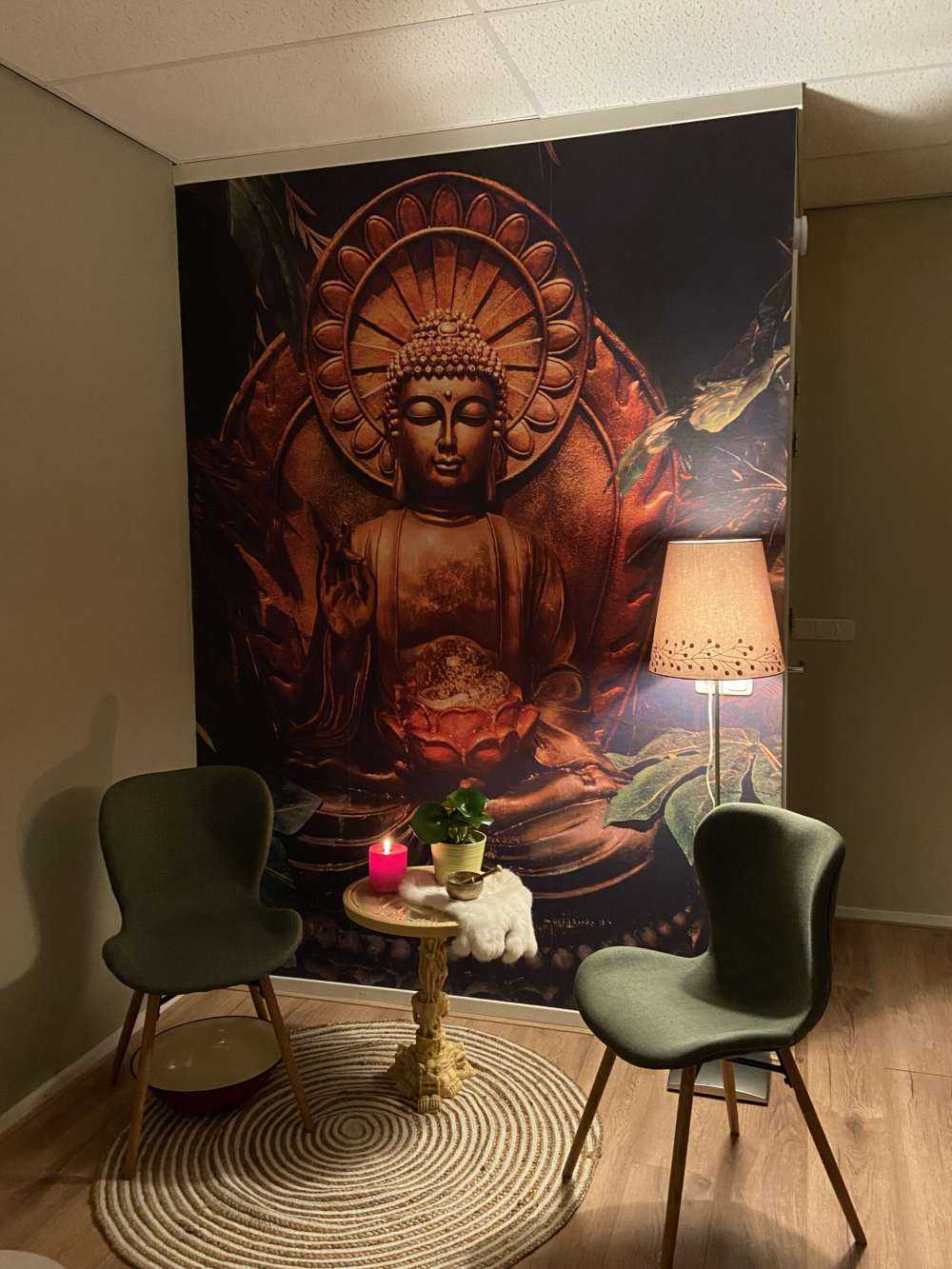 Buddha med löv