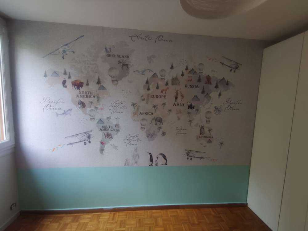 Världskarta med olika djur