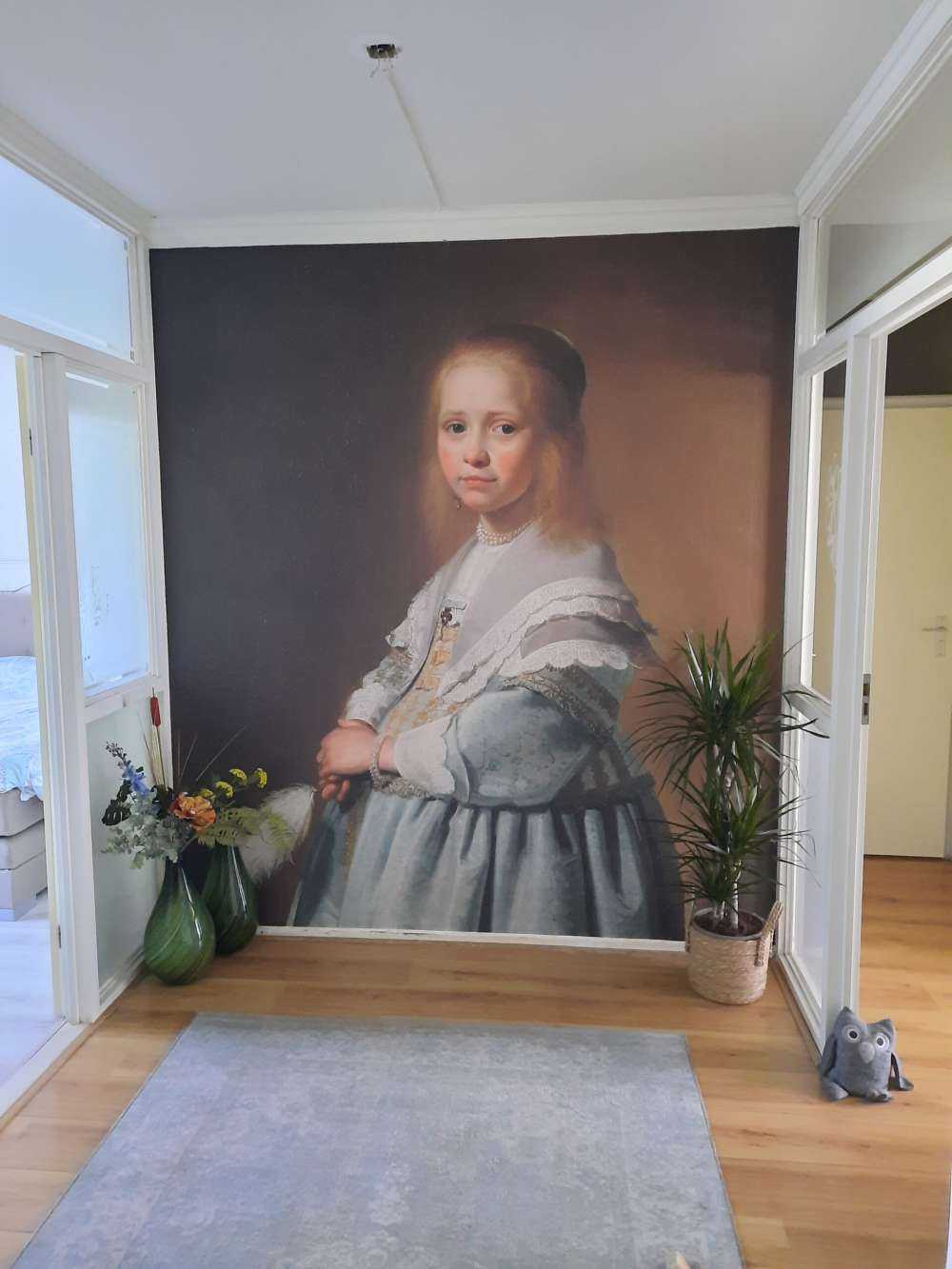 Porträtt av en flicka i blått