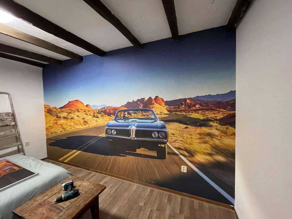 Muskelbil i et amerikansk landskab